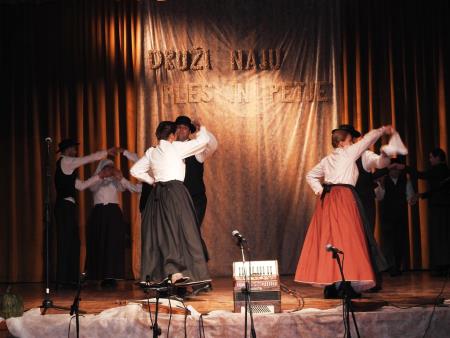 Prireditev Druži naju ples in petje z mednarodno udeležbo 45